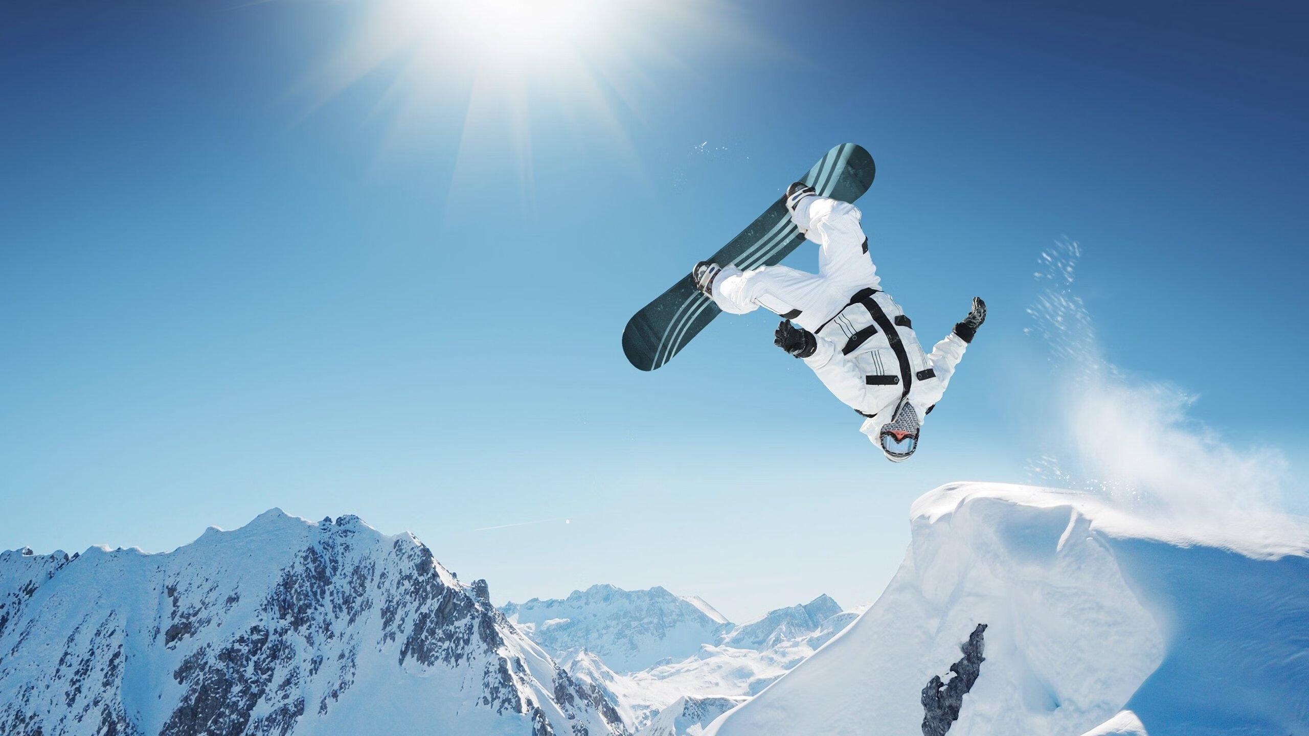 阿尔卡拉斯强势晋级温网八强 新生代天王展现王者风范