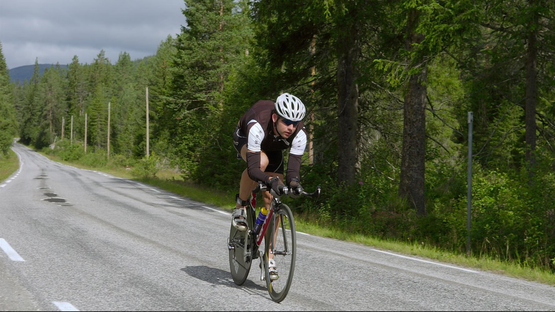中国皮划艇队亚锦赛夺金 展现强劲实力备战巴黎奥运
