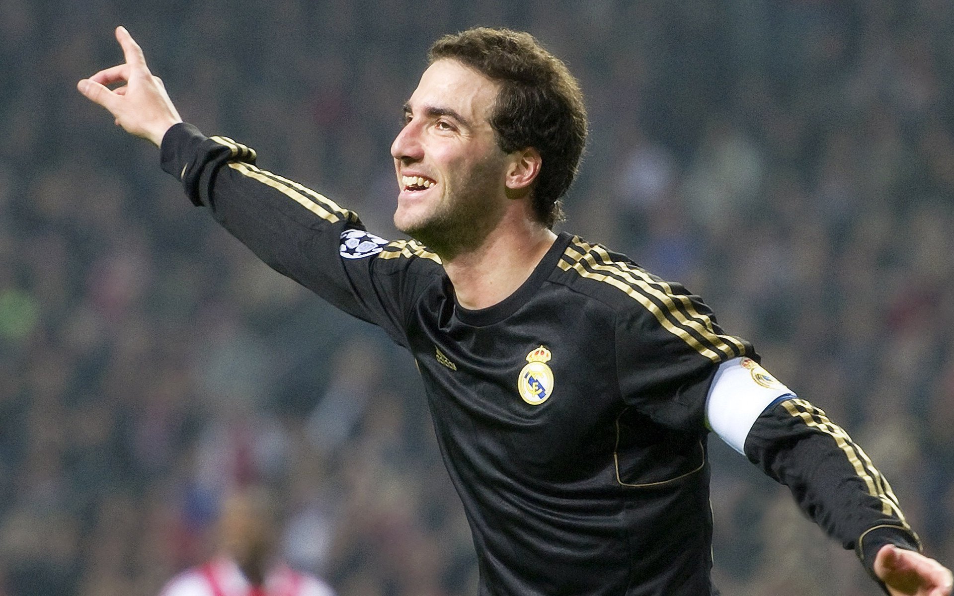 2024城市马拉松盛况空前,万名跑者激情开跑,刷新赛事纪录