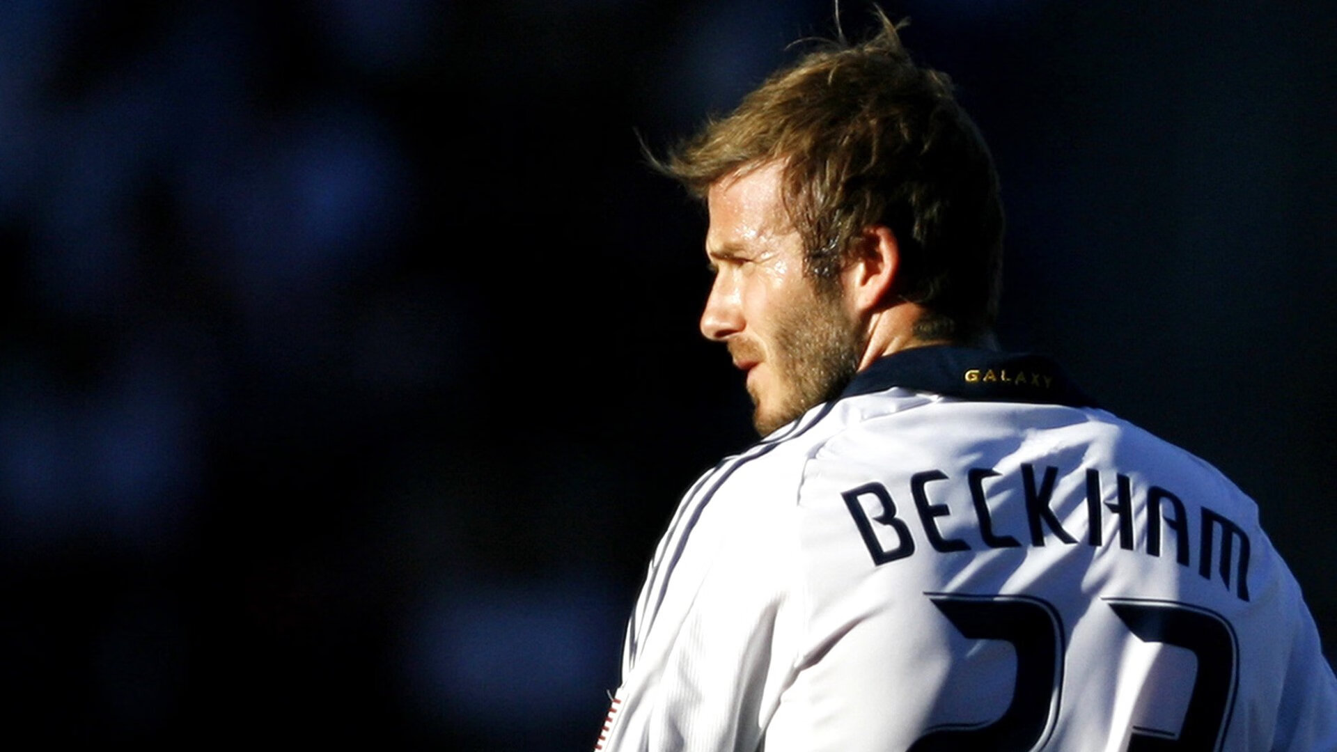 梅西第七次捧起金球奖 创历史新纪录