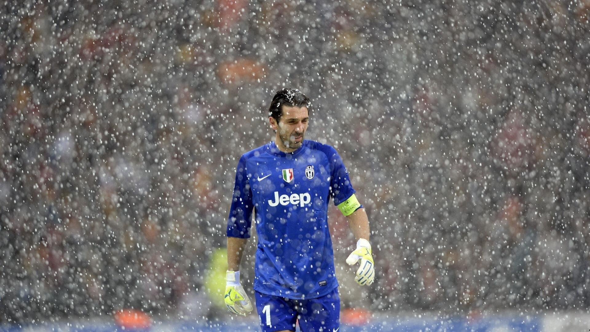 从后防中坚到边路飞翼,滕哈格的战术慧眼与伦施的转型之路