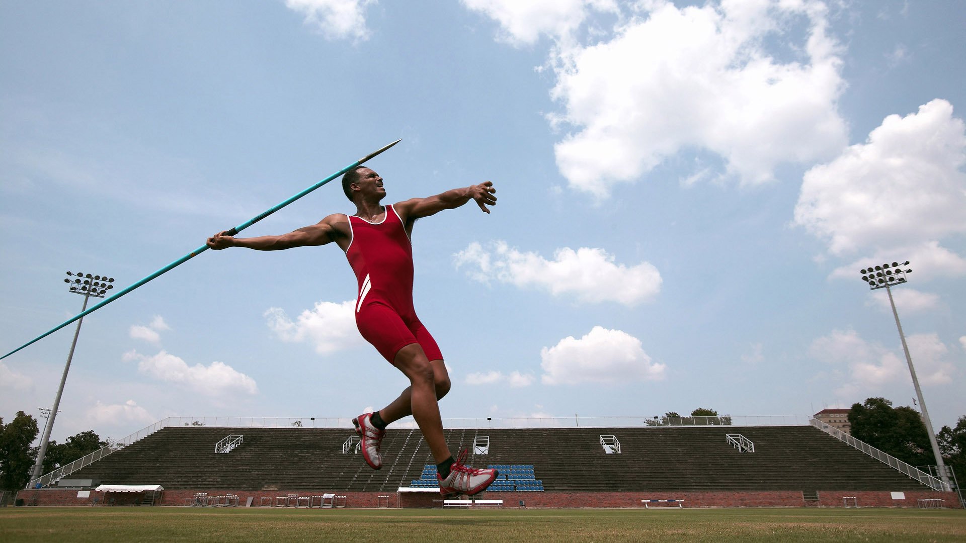 费迪南德公开表态，特里需就歧视事件与我弟弟澄清，否则拒绝采访合作